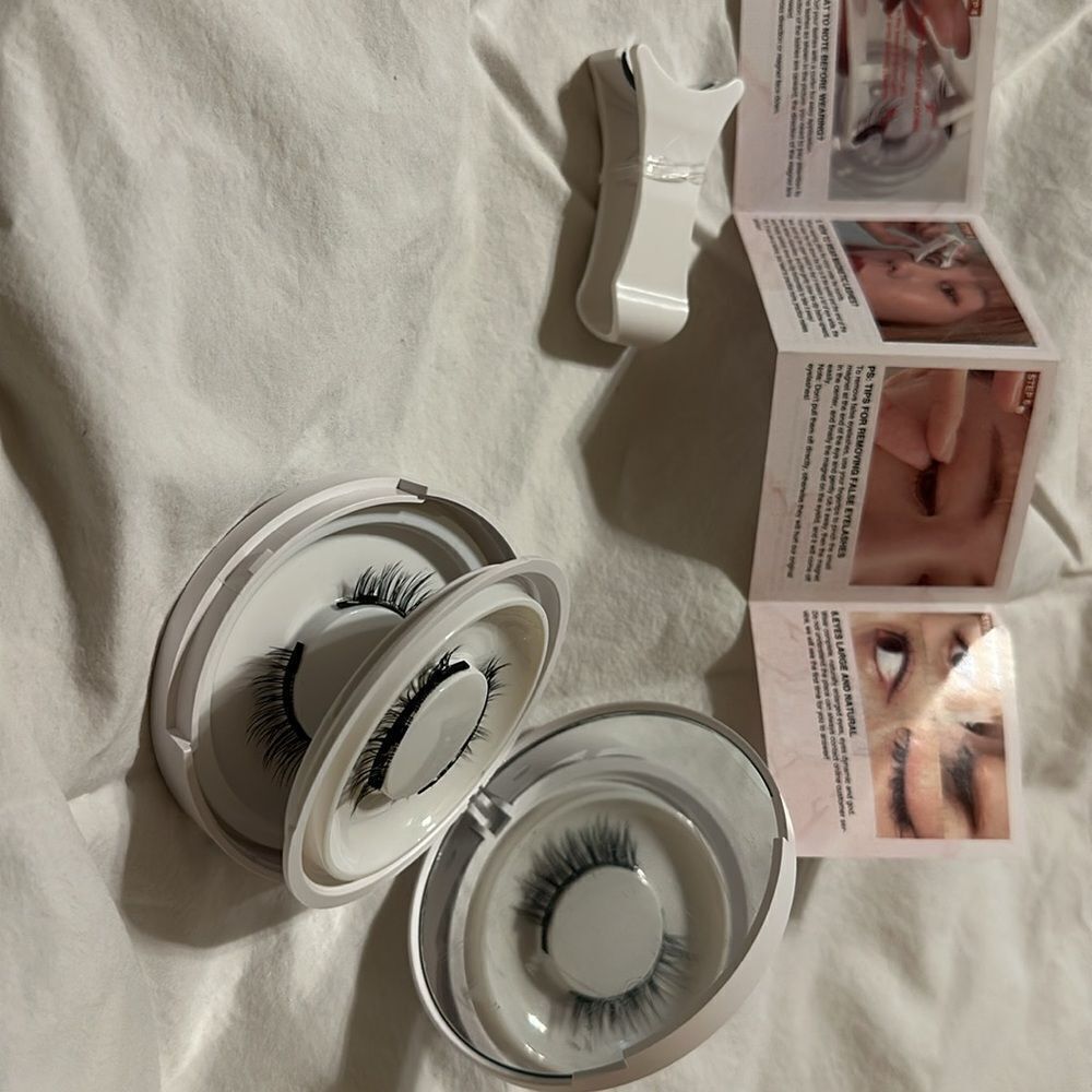 NEW Krafty Magnetic Professional Eyelashes with Applicator Set